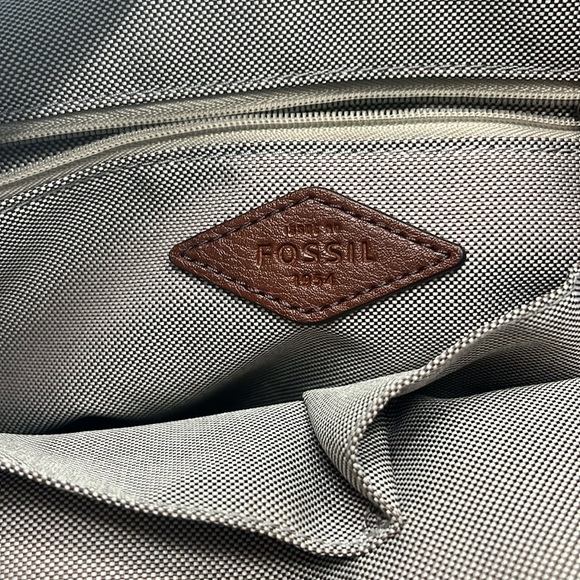 Fossil leather handbag purse, preowned like New! - Picture 7 of 13